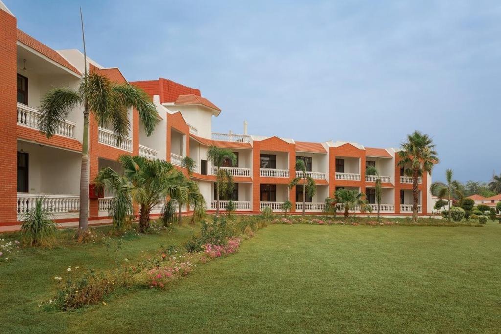 Naturoville Wellness Resort Rishikesh - Surrounded By Nature, Rooted In Wellness Doiwala Exterior photo